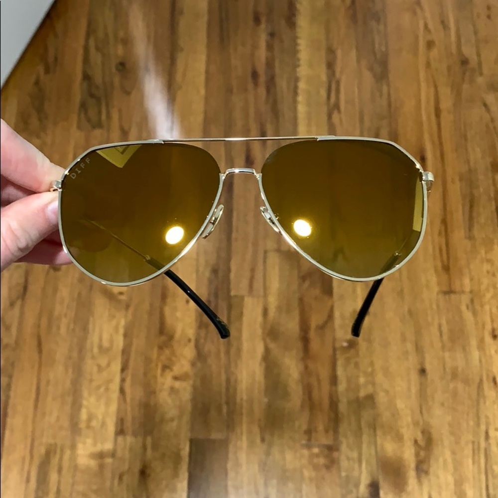 DIFF sunglasses by Jessie James Decker polarized